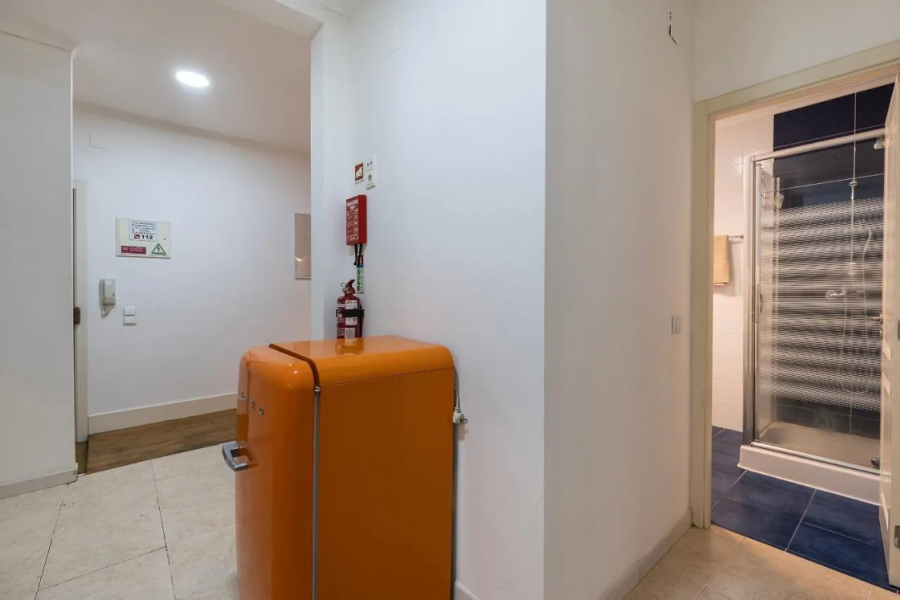 Lovely Patio Getaway In Lisbon 아파트 0*,  포르투갈